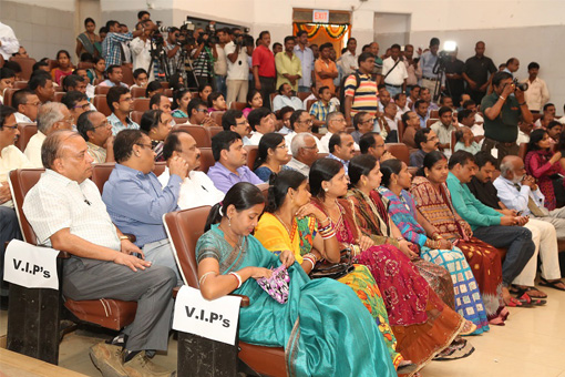 Image of Citizens interact with panelists at launch of smart city Bhubaneswar -citizens connect initiative
