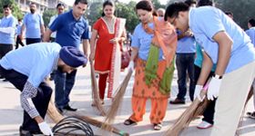 Cleanliness drive for a Swachh Bharat
